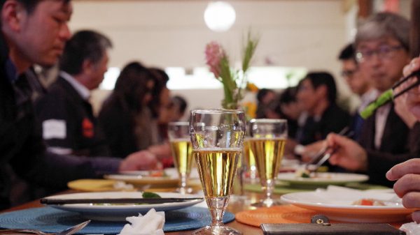 九十九島とらふぐを食す会の様子