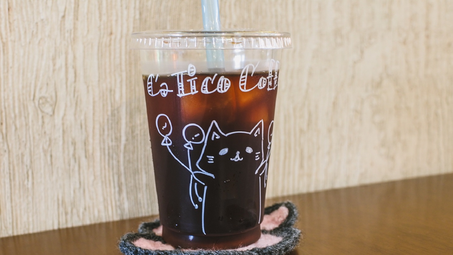 ネコのイラストのカップ