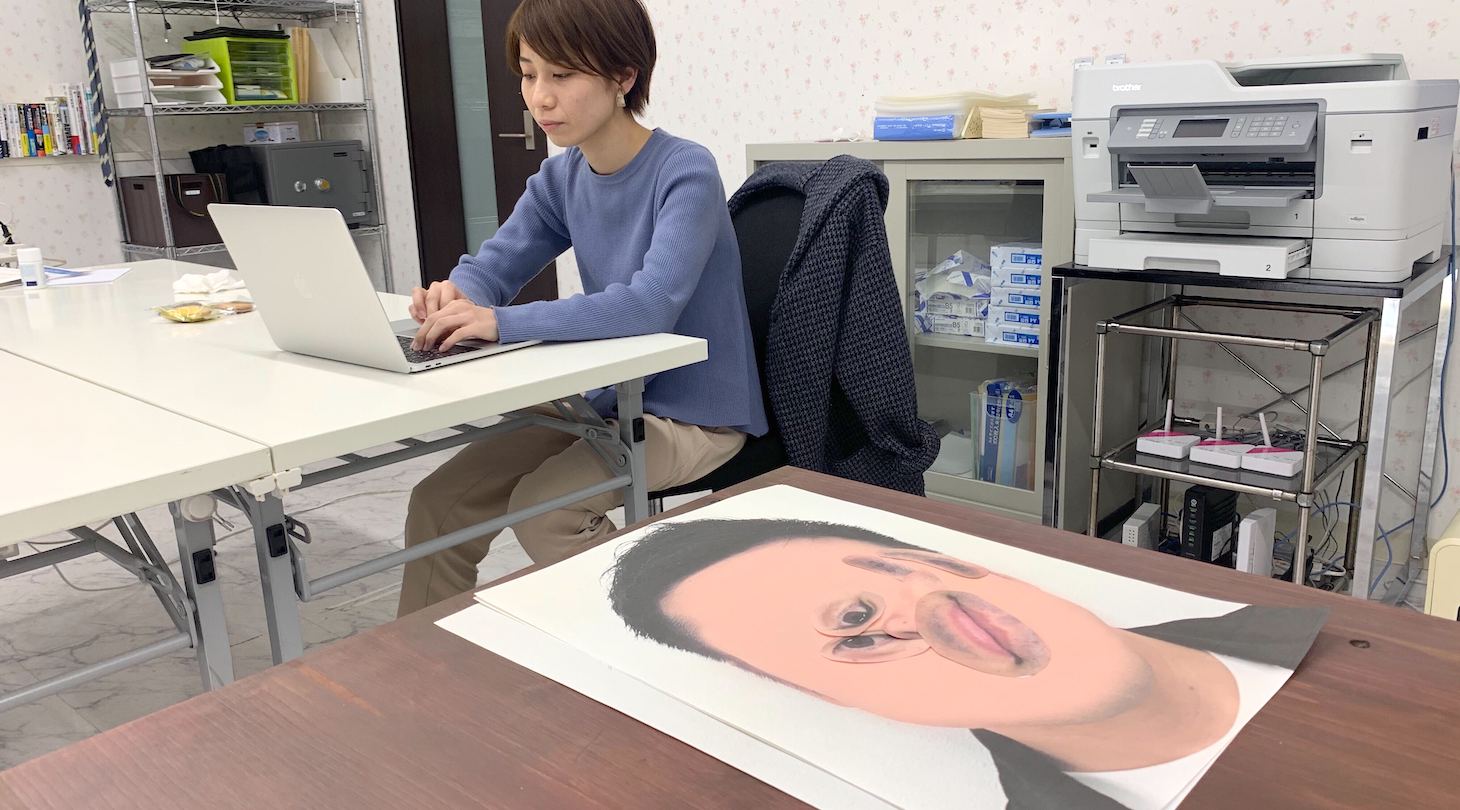 飽きたので机の上に雑に放置している写真